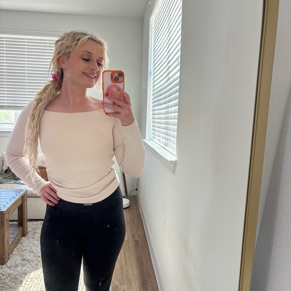 Klassy network off shoulder long sleeve size large beige NWT - Picture 13 of 15